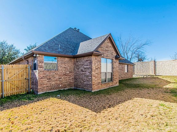 5th image of 222 Bay Hill Dr