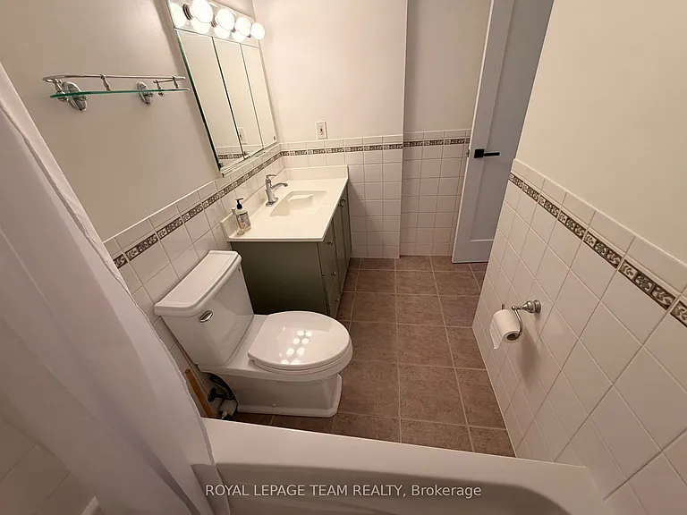 515 Saint Laurent Blvd #318 — Photo 35