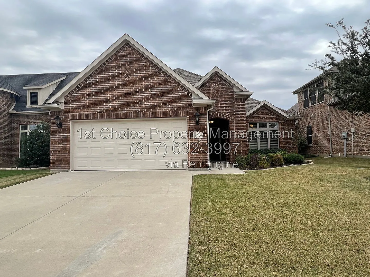 3 bed, 3.0 bath, 2572 sqft, $2,995 — Photo 1