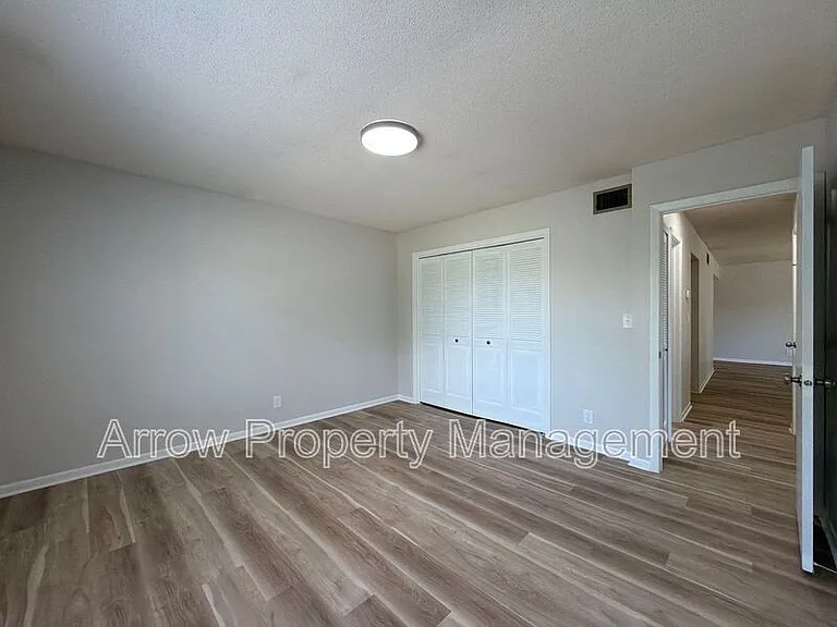 515 N 13th St #301 — Photo 10