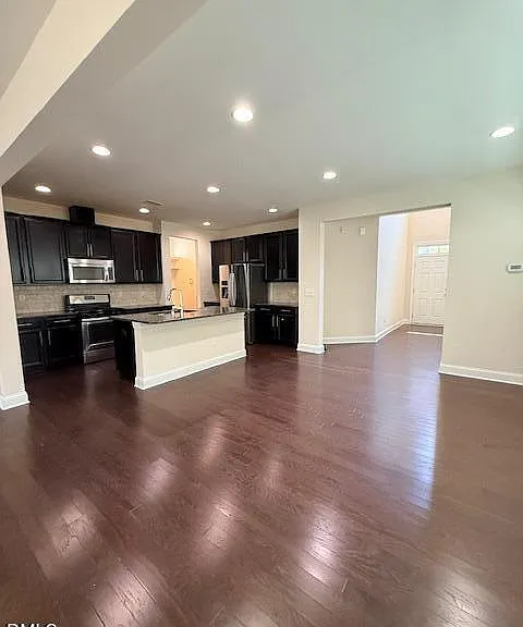 254 Begen St — Photo 18