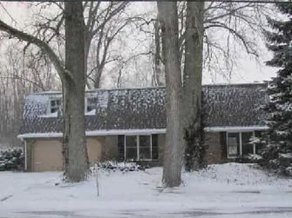 2112 Sunset Dr, Pekin, IL 61554