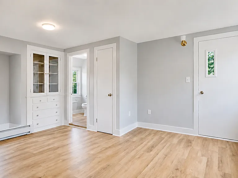 832 Washington St #4 — Photo 10