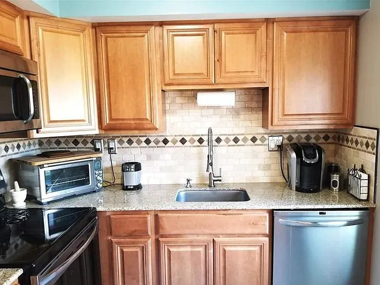 Candlewood Dr — Photo 32