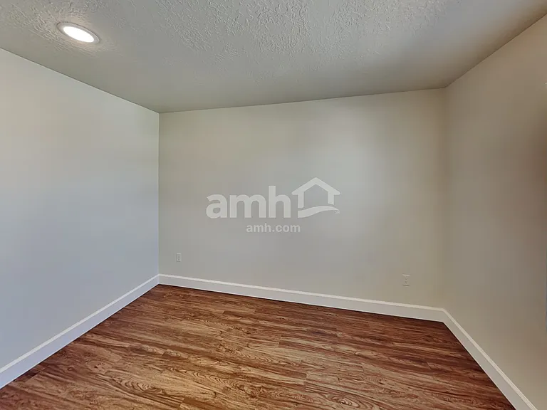 1339 E White St — Photo 11