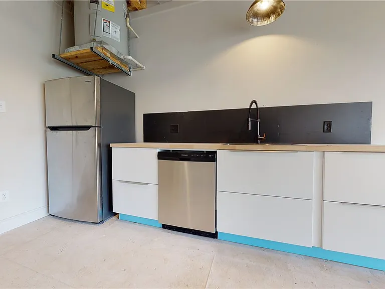305 W 27th St #227 — Photo 3