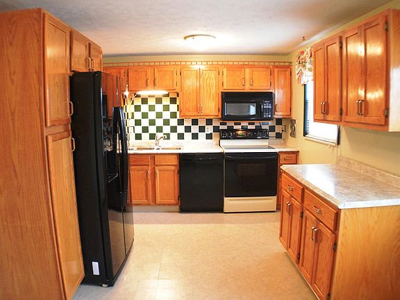 3rd image of 2884 Windsong Dr