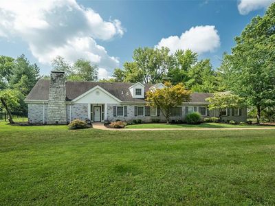 8 W Geyer Ln, Saint Louis, MO, 63131