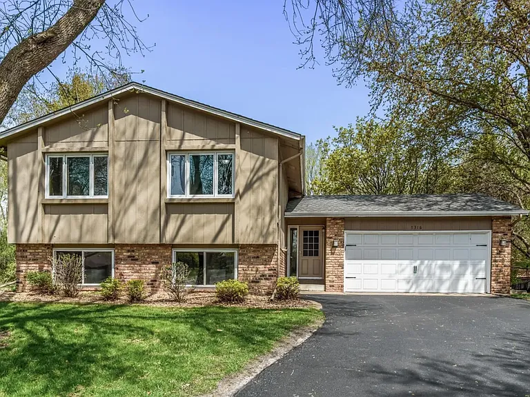 7316 Candlewood Dr N — Photo 19