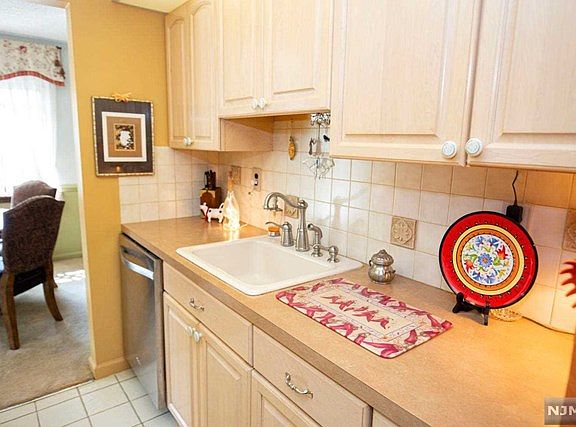 5th image of 540 Fairview Ave #312-4312