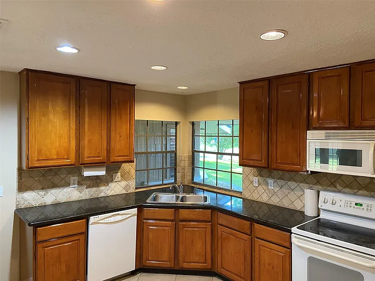 22503 Dabney Manor Ln — Photo 7