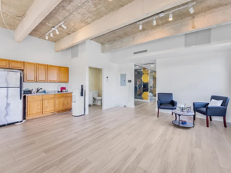 3595 Sheridan St #210 — Photo 11