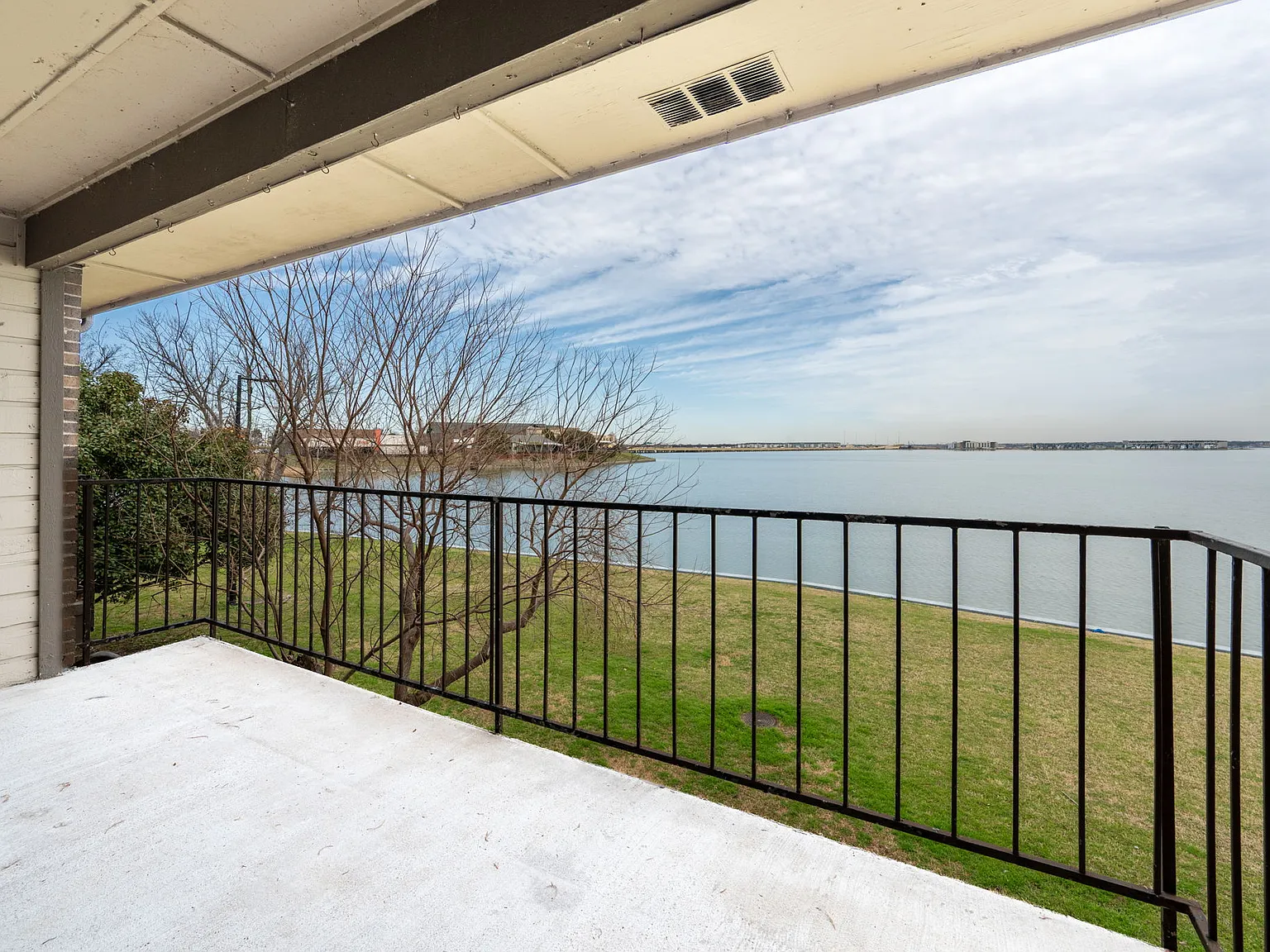 2 bed, 943 sqft, $1,900 — Photo 2