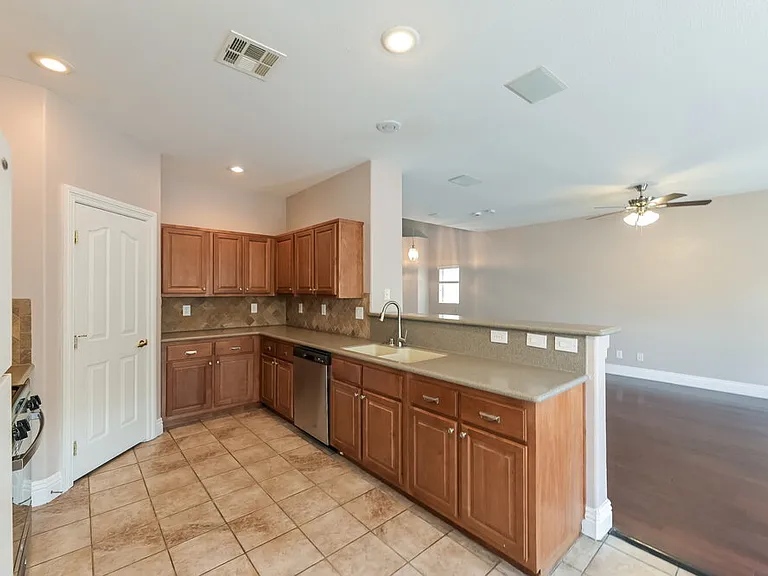 1748 Crow Creek Ave — Photo 9