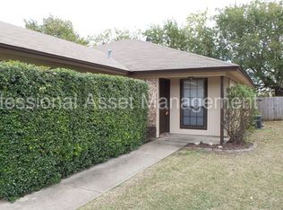 1119 Landsdale Ln, Saginaw, TX 76179