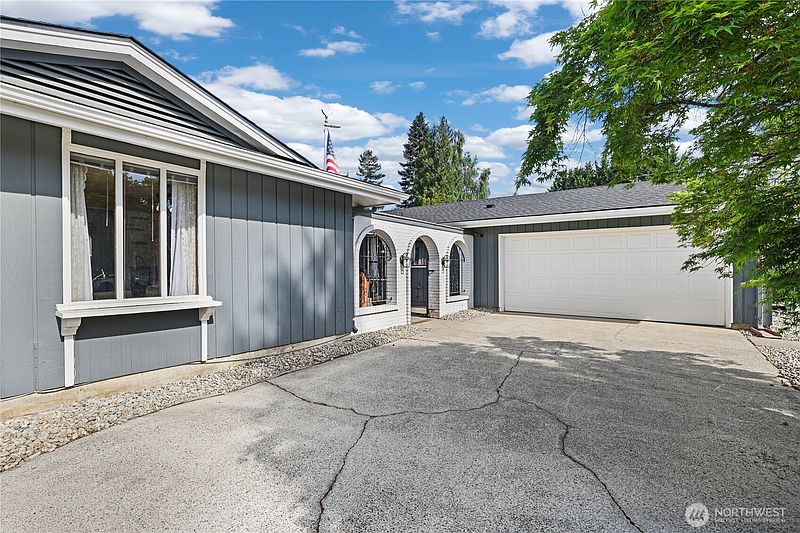 2nd image of 3017 Dale Lane E