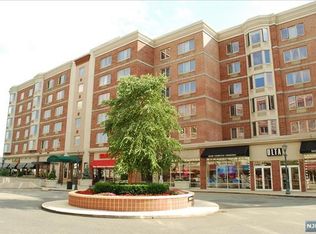 5303 City Pl, Edgewater, NJ 07020