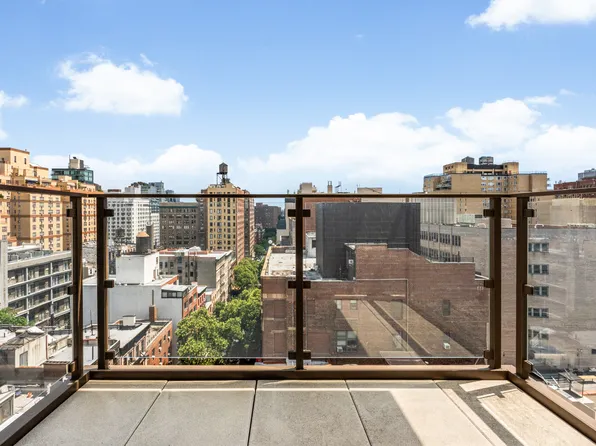 200 East 21st Street image 4 of 18