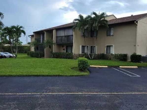 518 Shady Pine Way #C2, Greenacres, FL 33415