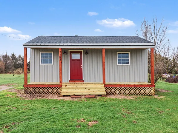 7798 W 56th St, Fremont, MI 49412