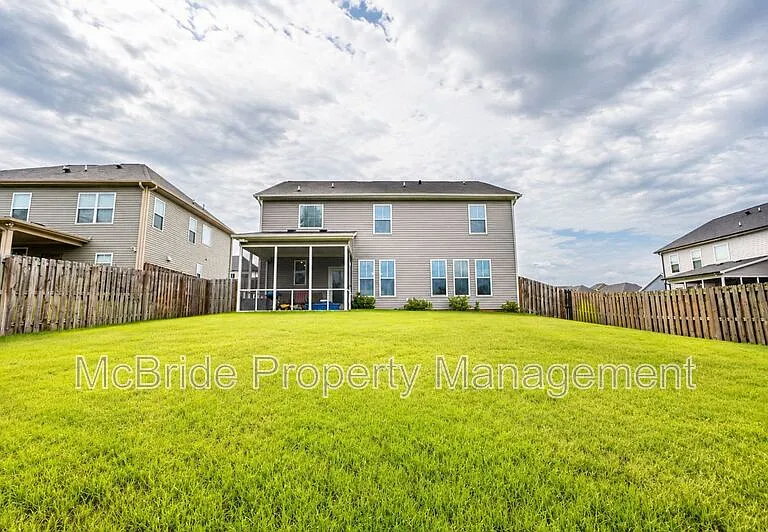 560 Hampton Dr — Photo 25