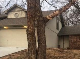 2202 Crossgate Dr, Lawrence, KS 66047