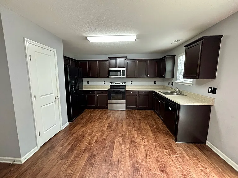 548 Botanical Ct — Photo 4