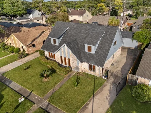 2719 Field Line Dr, Sugar Land, TX 77479
