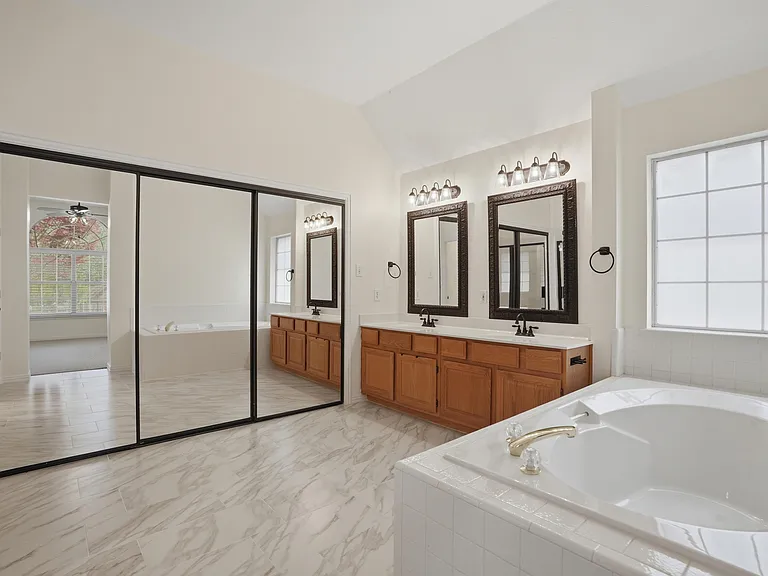 6613 Barclay Ln — Photo 5