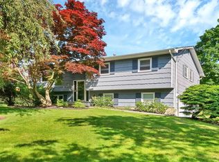 5 Van Gogh Ln, Airmont, NY 10901