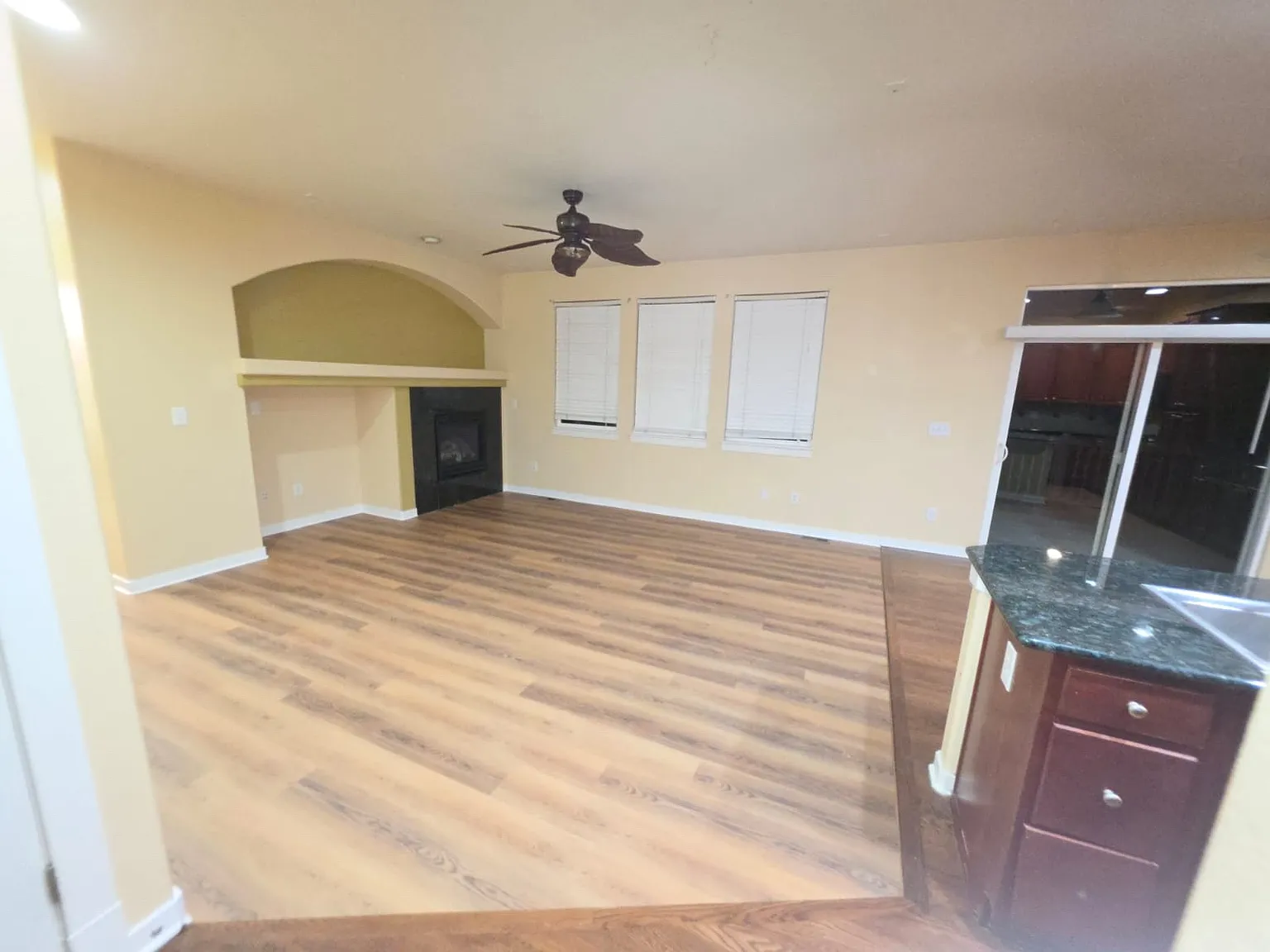 5 bed, 4700 sqft, $3,699 — Photo 3