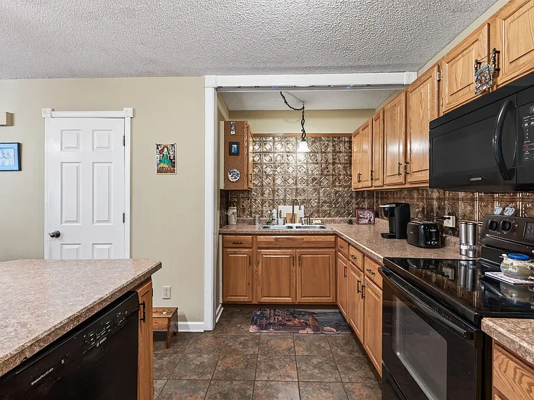 1518 Cottage Dr — Photo 9