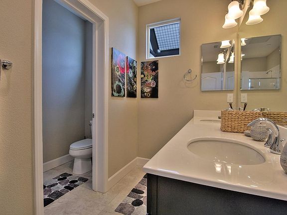 2nd image of 2720 Goble Ln #6