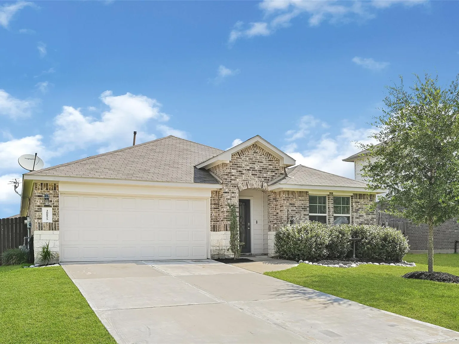 4 bed, 2.0 bath, 1928 sqft, $2,100 — Photo 3