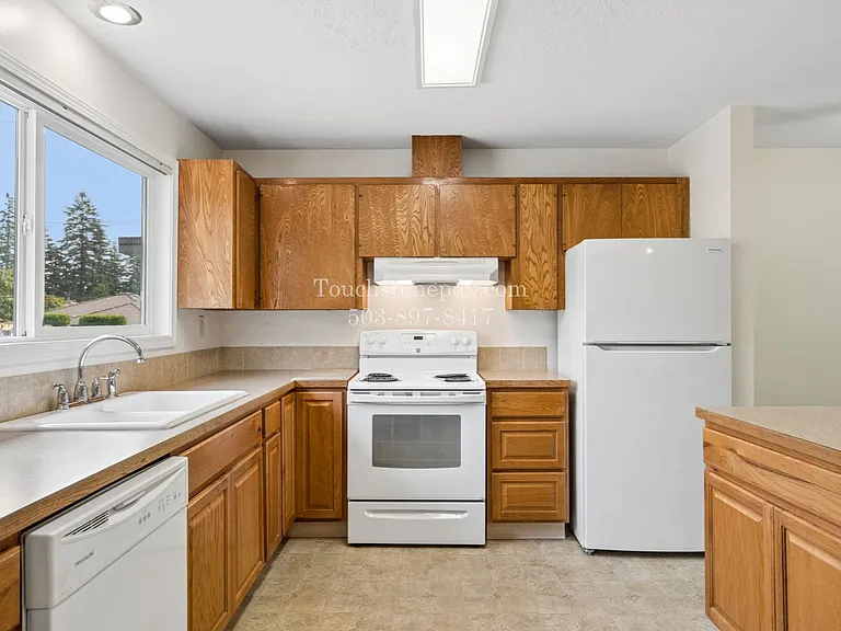 18016 NE Davis St — Photo 8