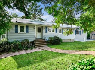 1 Fairview Ave, Bedford, MA 01730