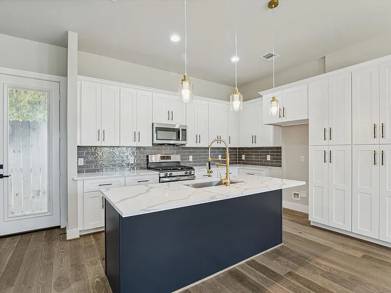 5817 Mansfield Heights Ln — Photo 5