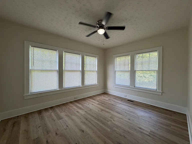 918 Darlington Way SW — Photo 10