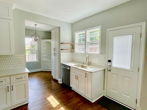 Nice compact kitchen, with a side door to parking/outdoors. Bright and cheerful. Tons of light.