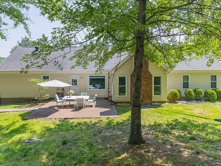 1521 Pinkerton Rd — Photo 5