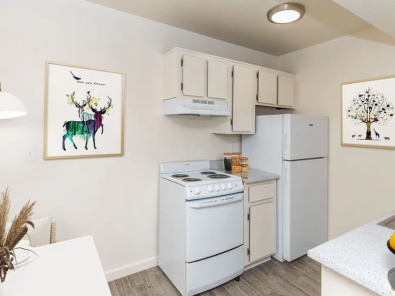 Garden Plaza Apartments — Photo 26
