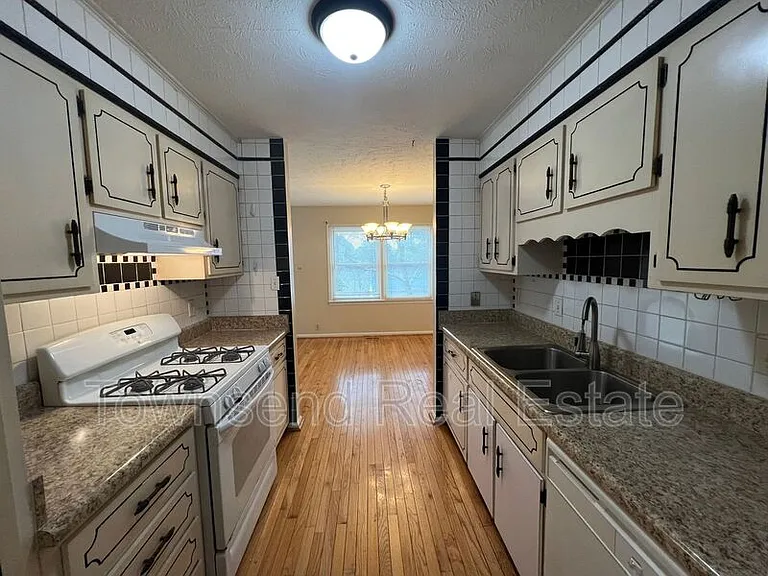 5214 Rockingham Rd — Photo 4