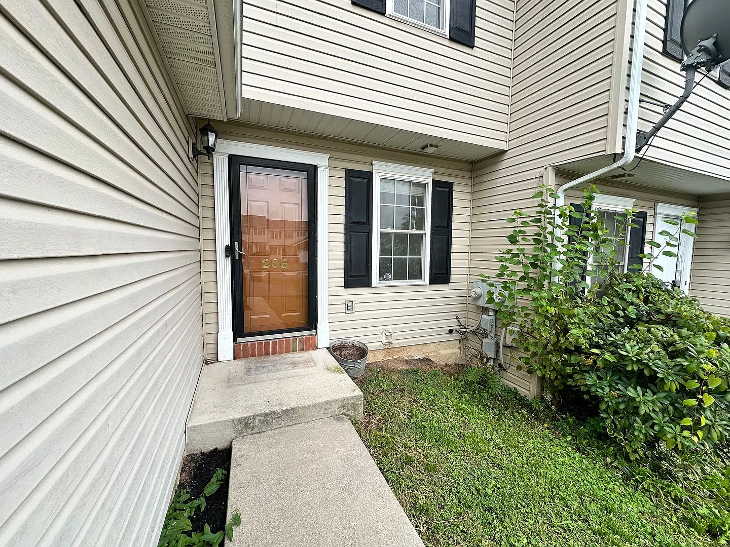 Welcome Home to 206 Lighthouse Drive! — Photo 2