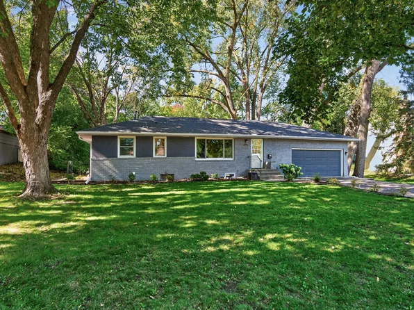 2731 Lee Ave N, Golden Valley, MN 55422