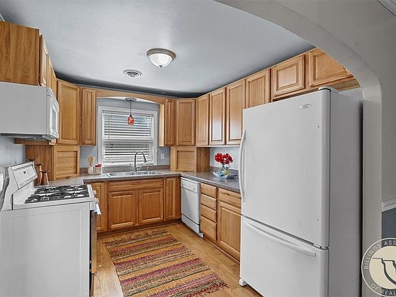 4th image of 410 Maple Ave