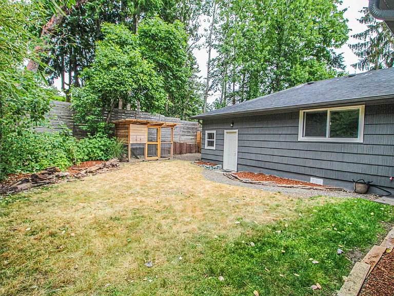 19547 53rd Ave NE — Photo 35