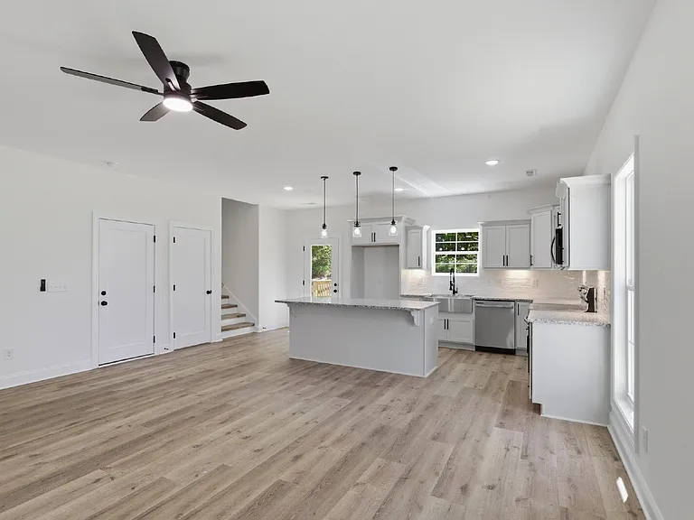 408 Legions Ct — Photo 12