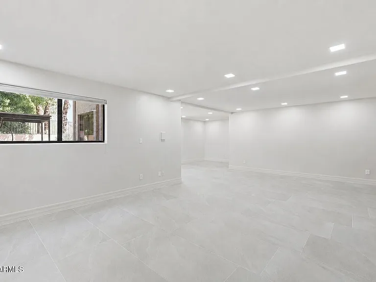 2221 E Vista Ave — Photo 21