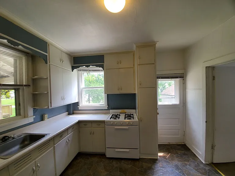 Walnut St 2512 — Photo 9