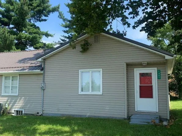 1401 S Wolf Lake Dr, Albion, IN 46701